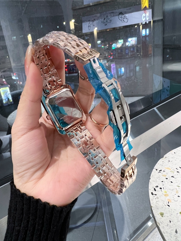 ブランド時計背面デザイン